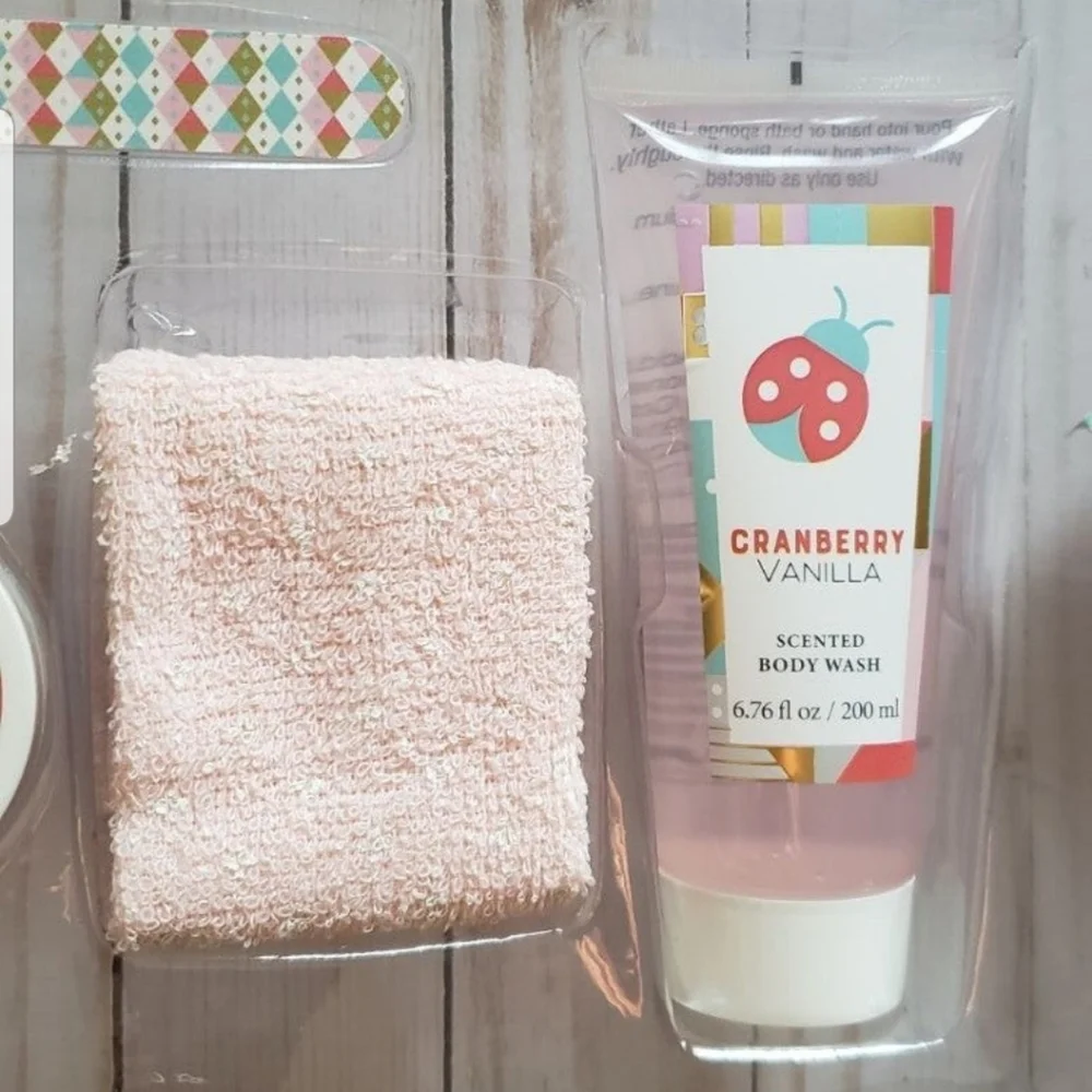 FAO Schwarz Girls Complete Bath Gift Set NWT in Gift Box